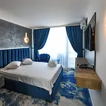 Topaz 4* 4*